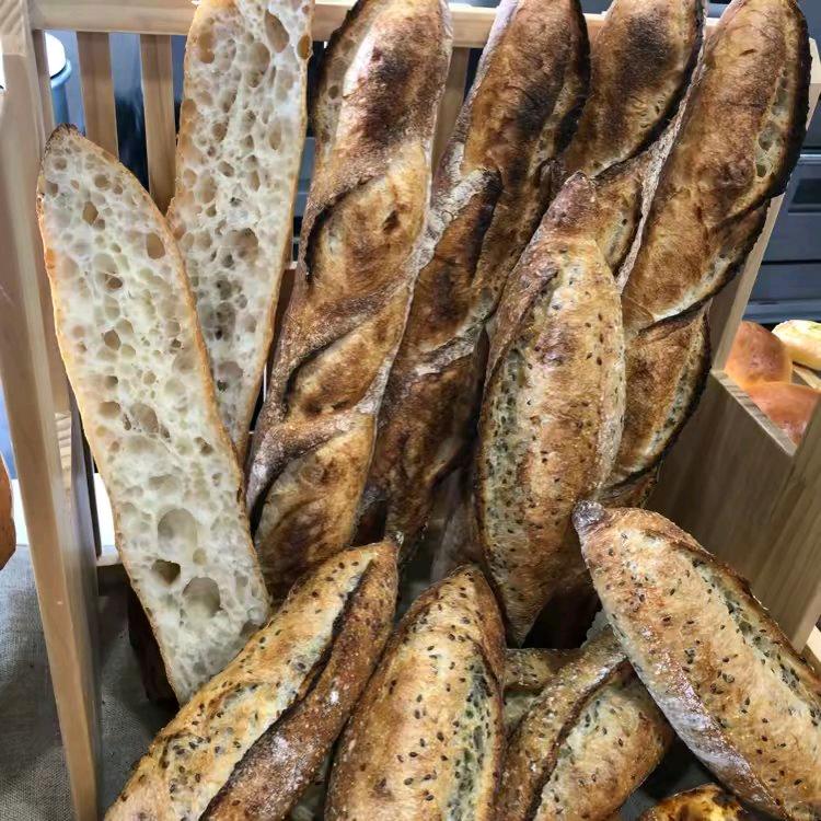 做面包的小傻子