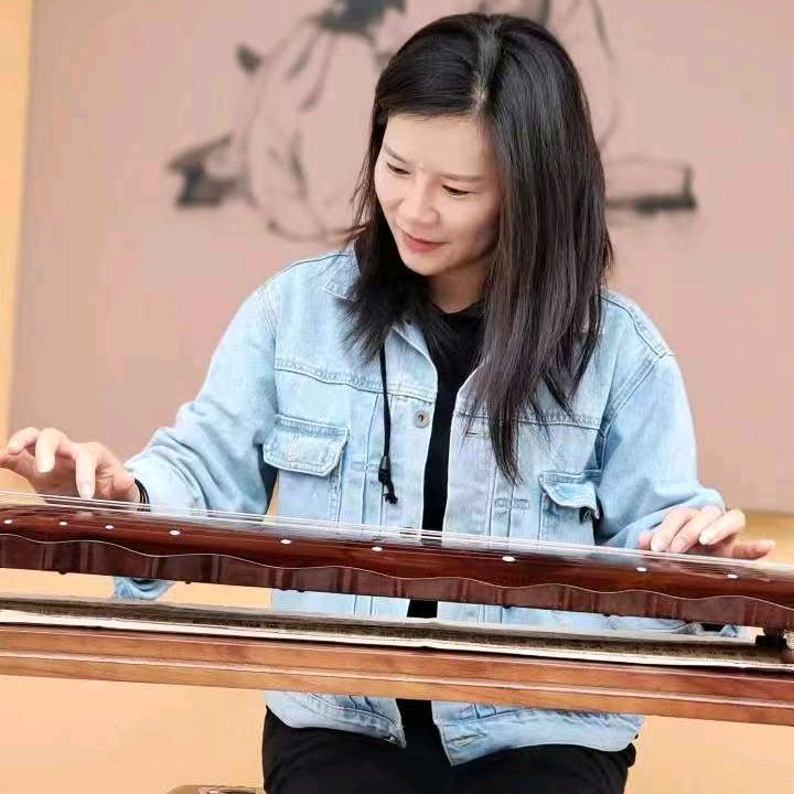 兼职摆摊的巢姐
