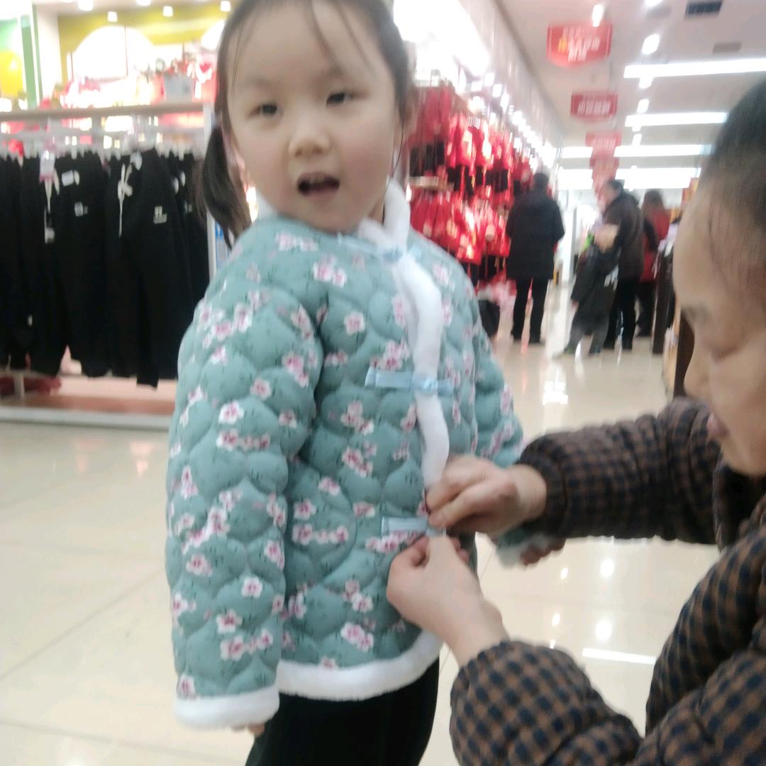 张昆旁