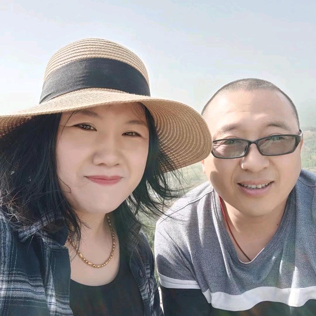 爱笑的老婆卖手机