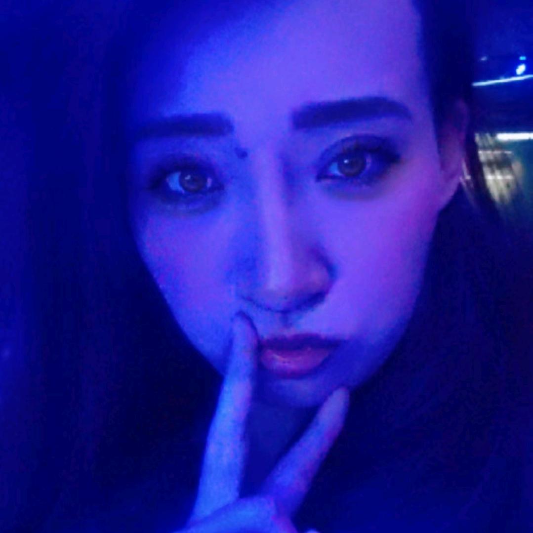 Jiang  沵嘉