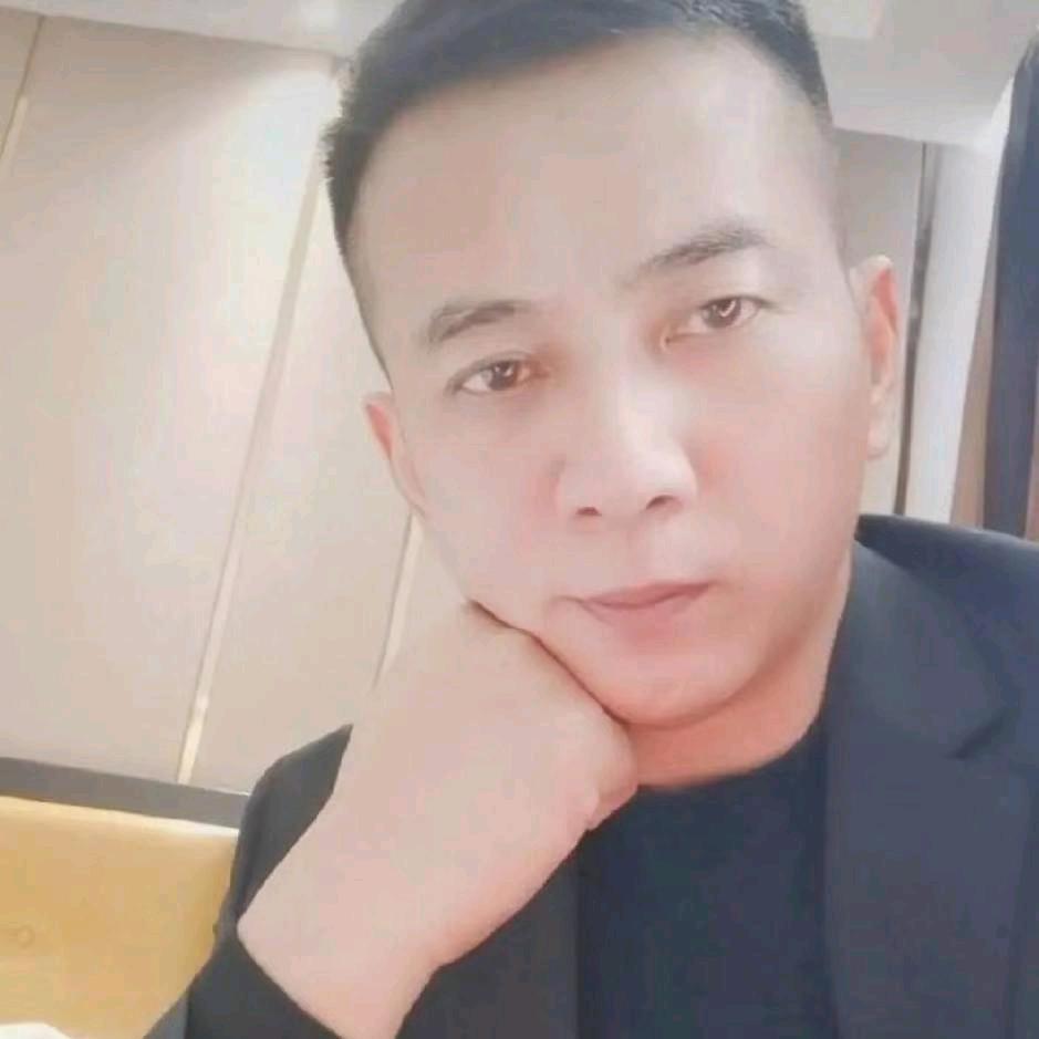 不爱笑的三哥