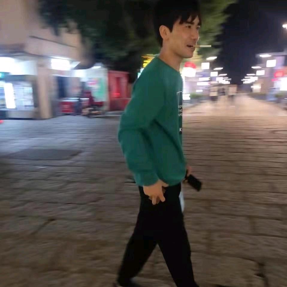 《那妞别吻我》
