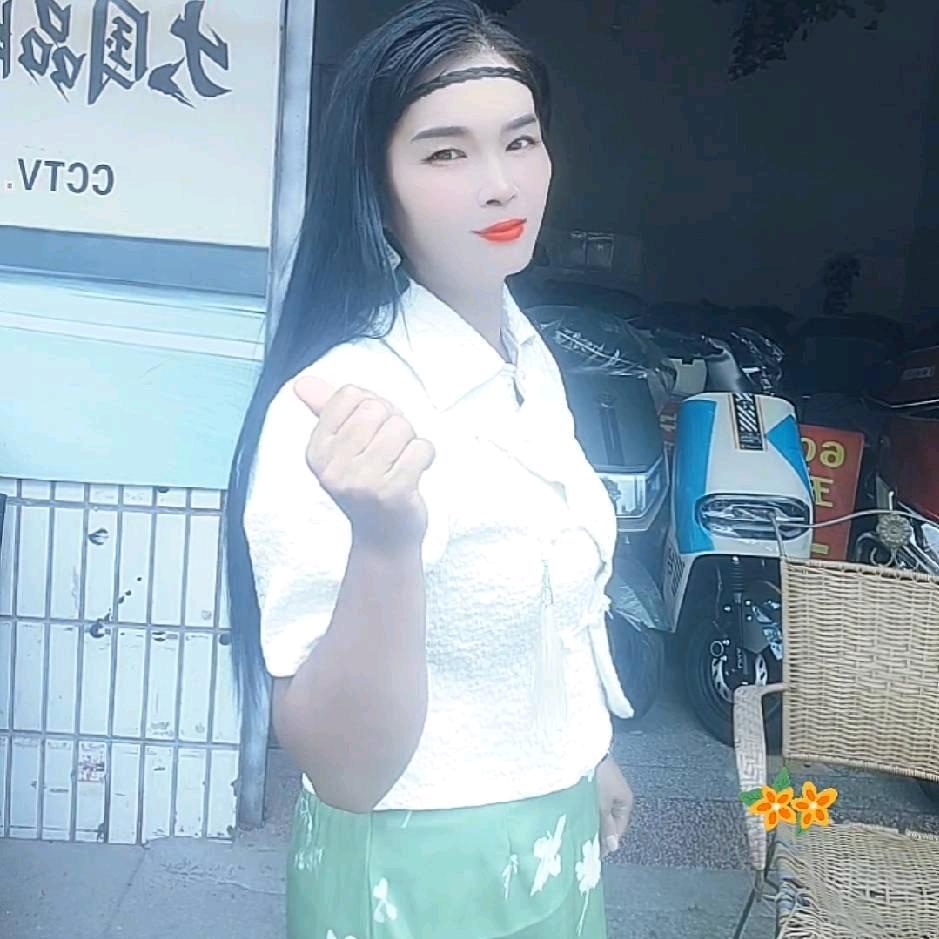 刘小红(董事长）