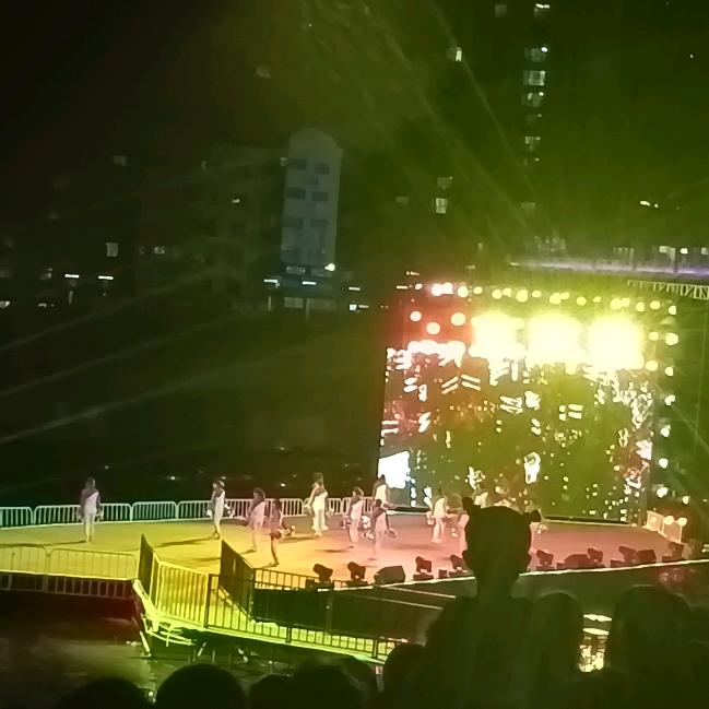 风还在吹，雨未来