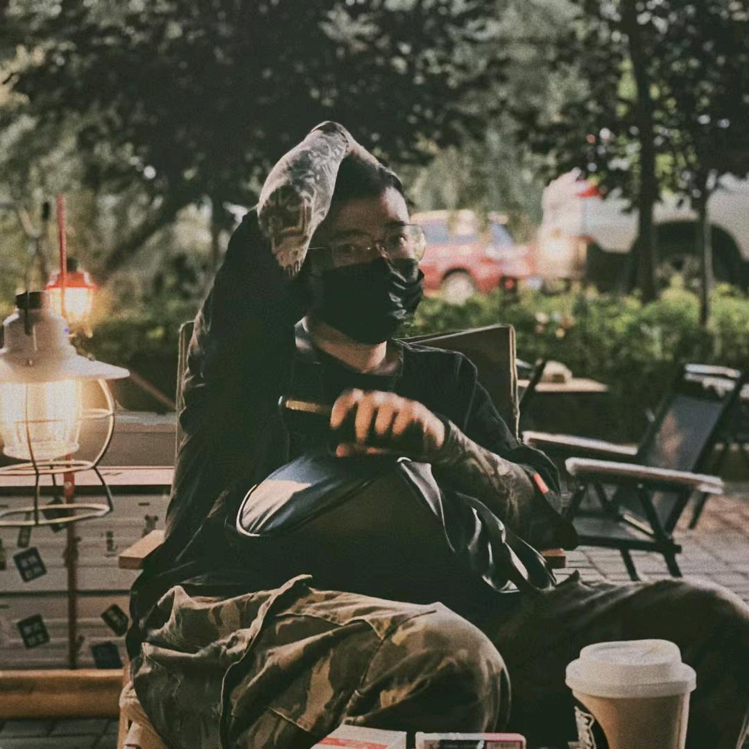 开老头乐的蓝胖子