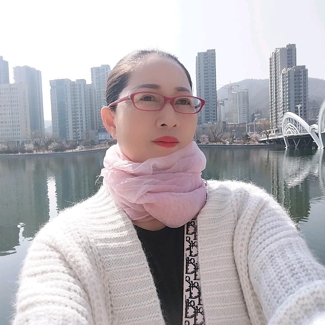 一鸣（手机搭建纯绿幕虚拟直播间。