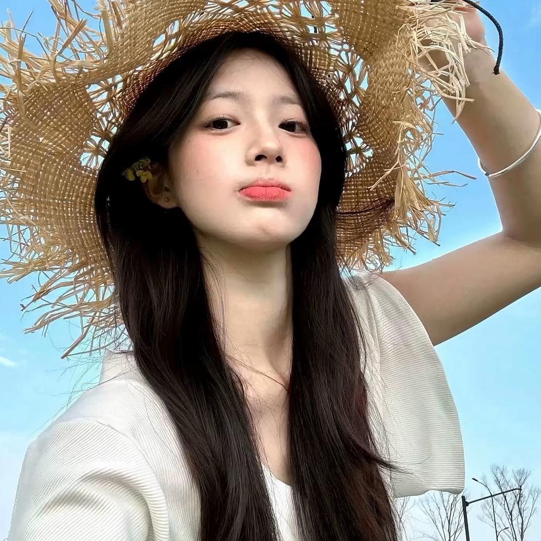 張逗逗(  •̀֊•́ ) ̖́-