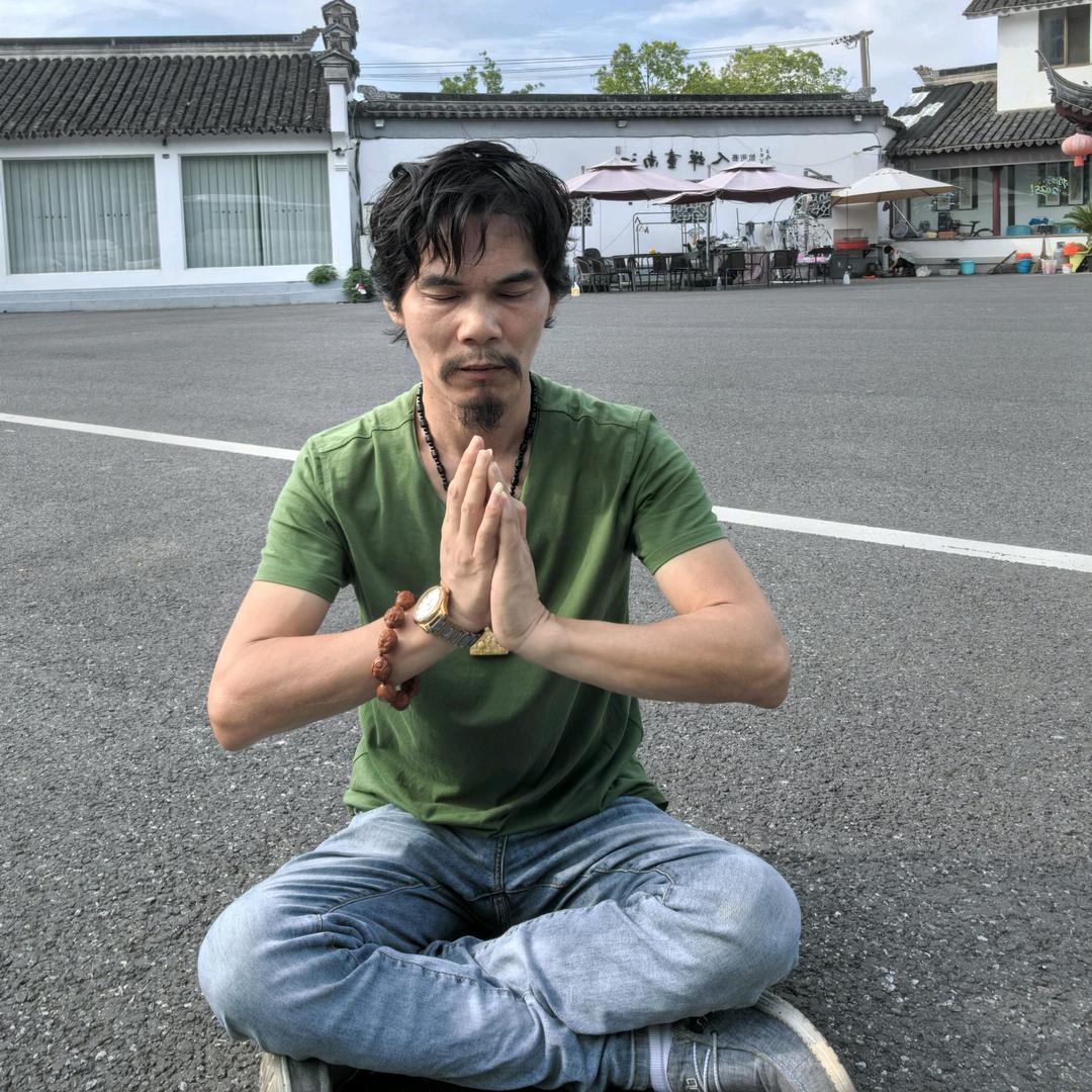 爱上野钓的王子鸣