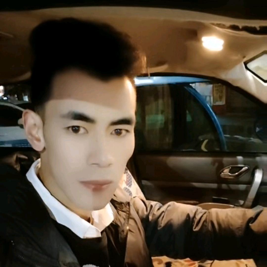 开心的男孩子