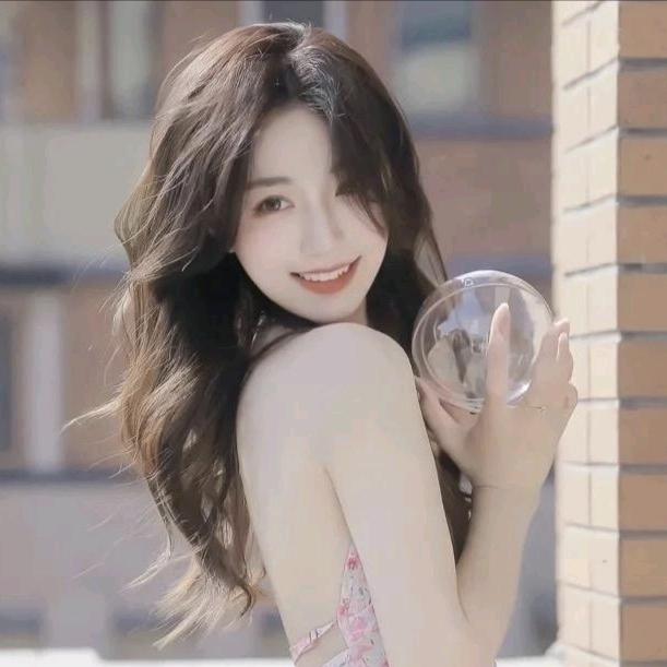 爱笑的美娜