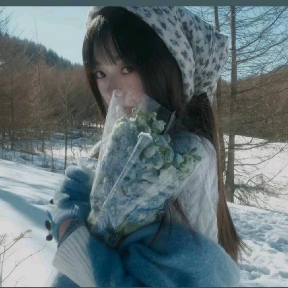爱看小妹妹洗澡的性感母蟑螂