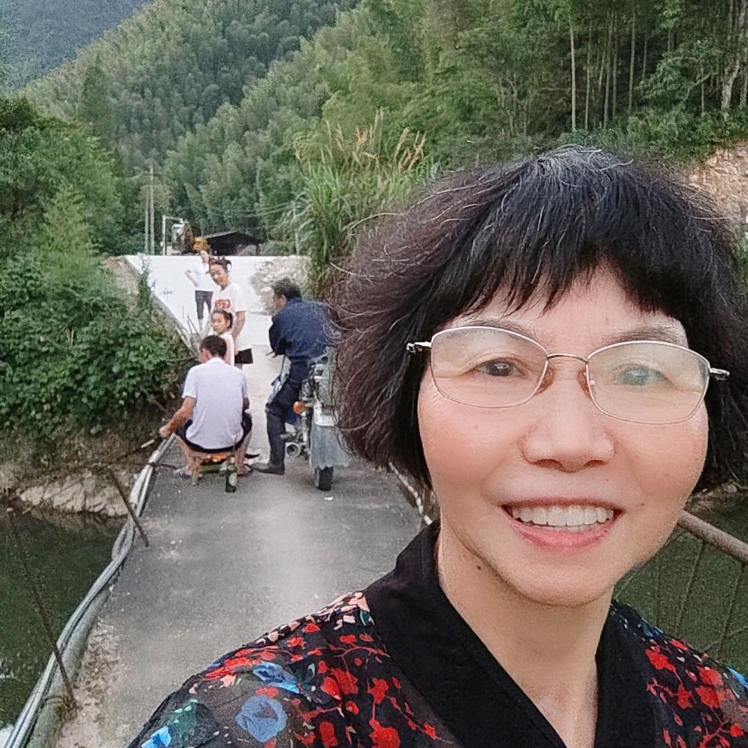 伍莲姐：50后出生的我老有所乐