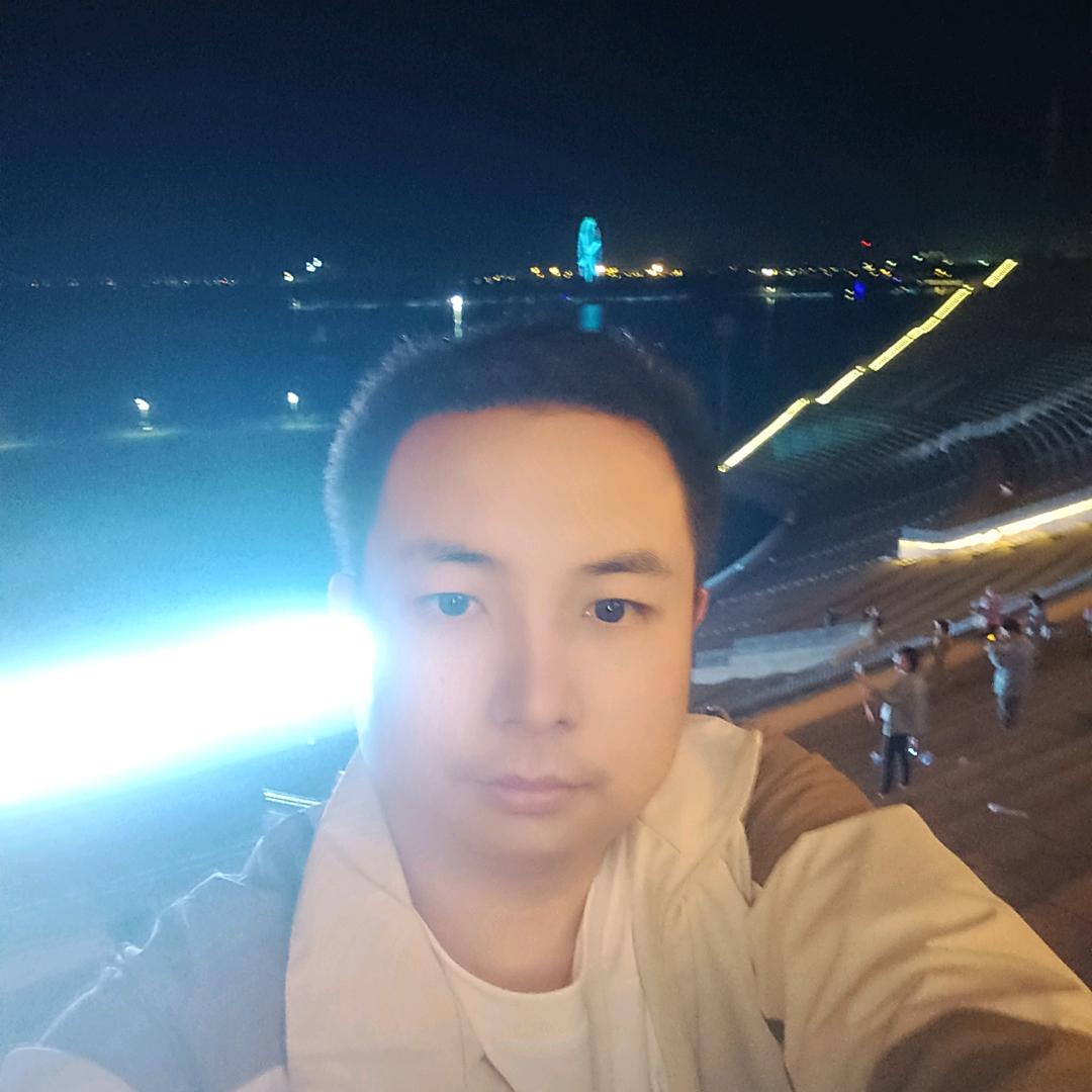 来给你吃冰糖葫芦。