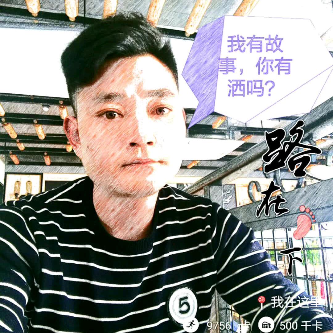 牵着蜗牛散步。