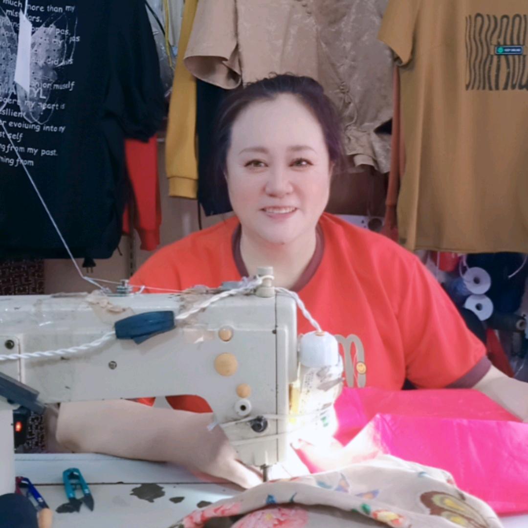 金玉莲高中低档衣服修改