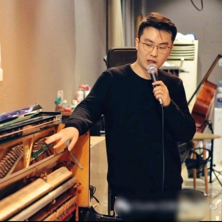钢琴技师.吕兰洋