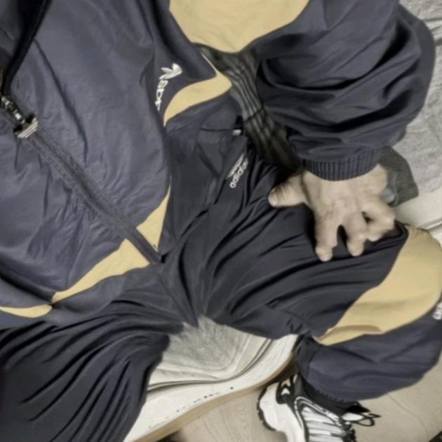 无篮球不兄弟。జ్ఞ ా