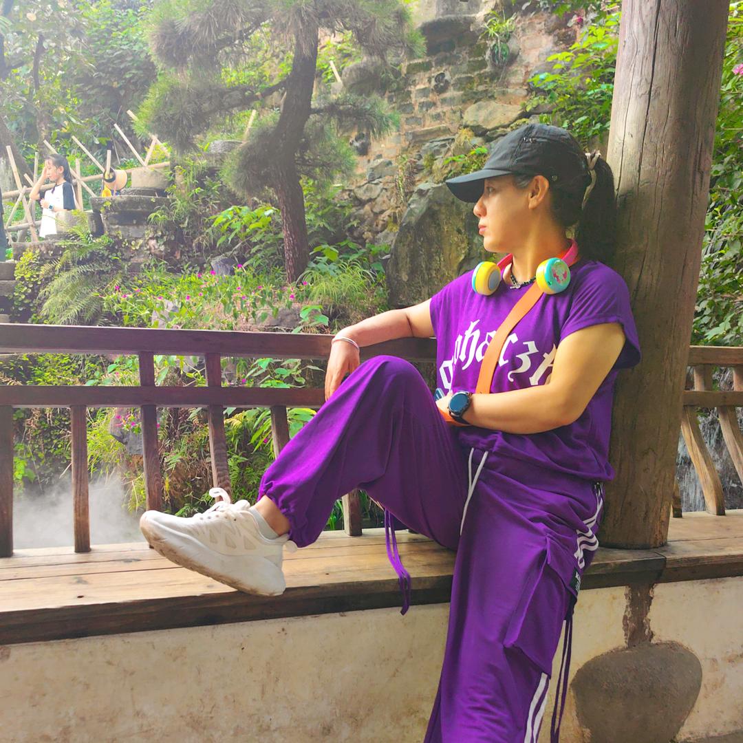 麗虤(丽妍）