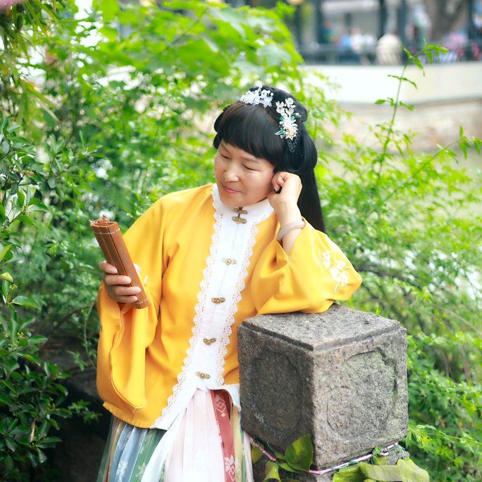 爱读书的向日葵🌻