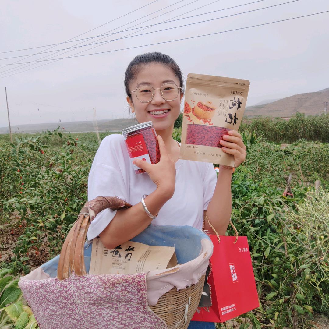 小眼睛的枸杞铺