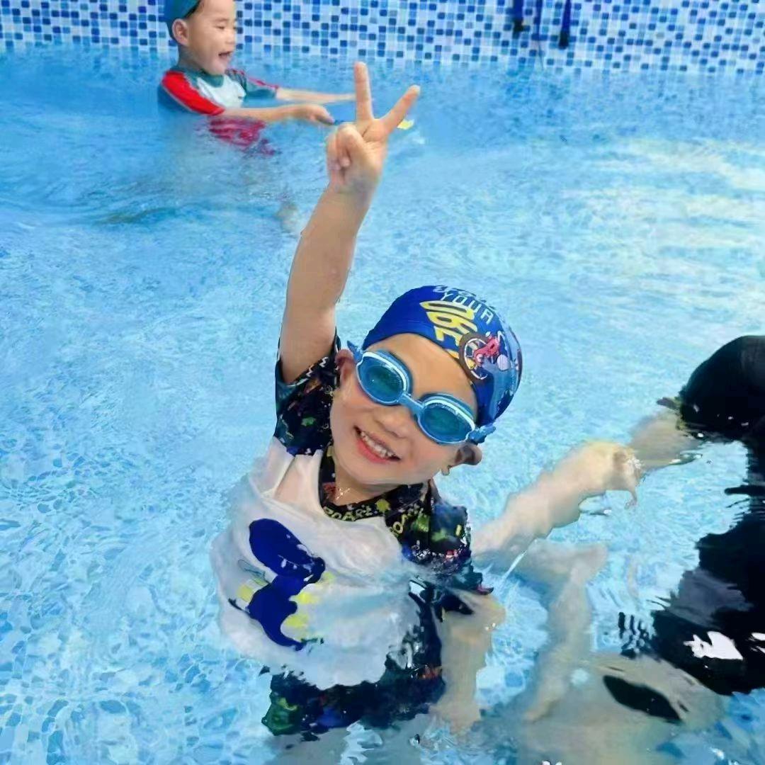 美力汇游泳健身（客服号）-罗飞