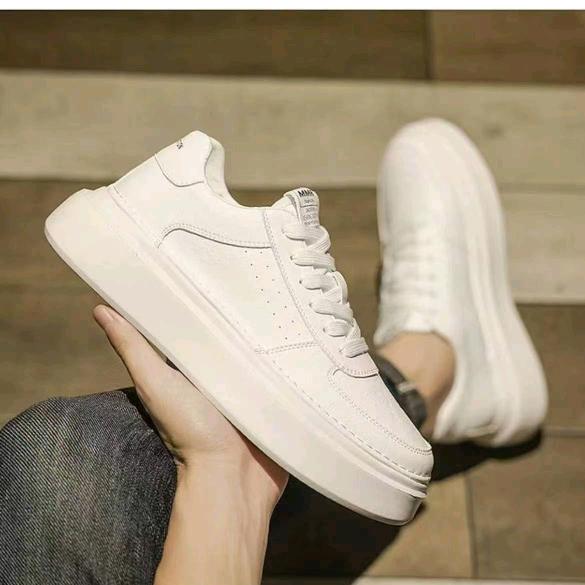 铭揭潮鞋铺