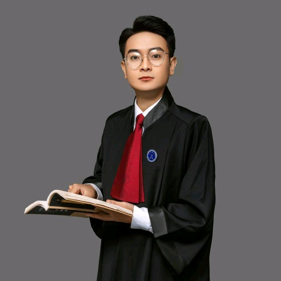 贵阳 何杰律师