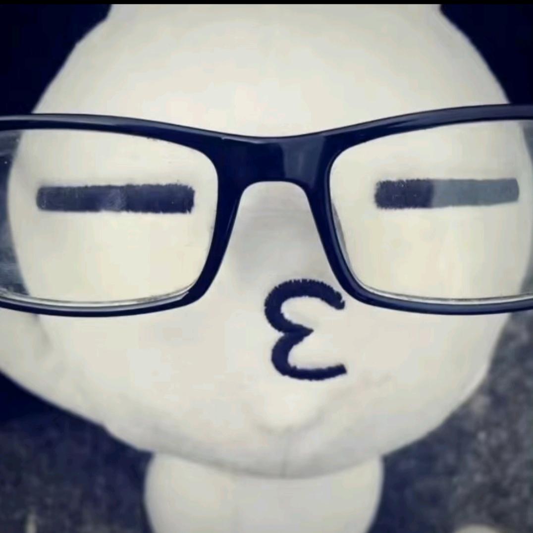 累趴下的小鱼仔