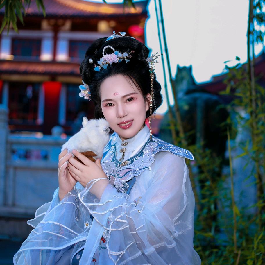 珠宝莉莉