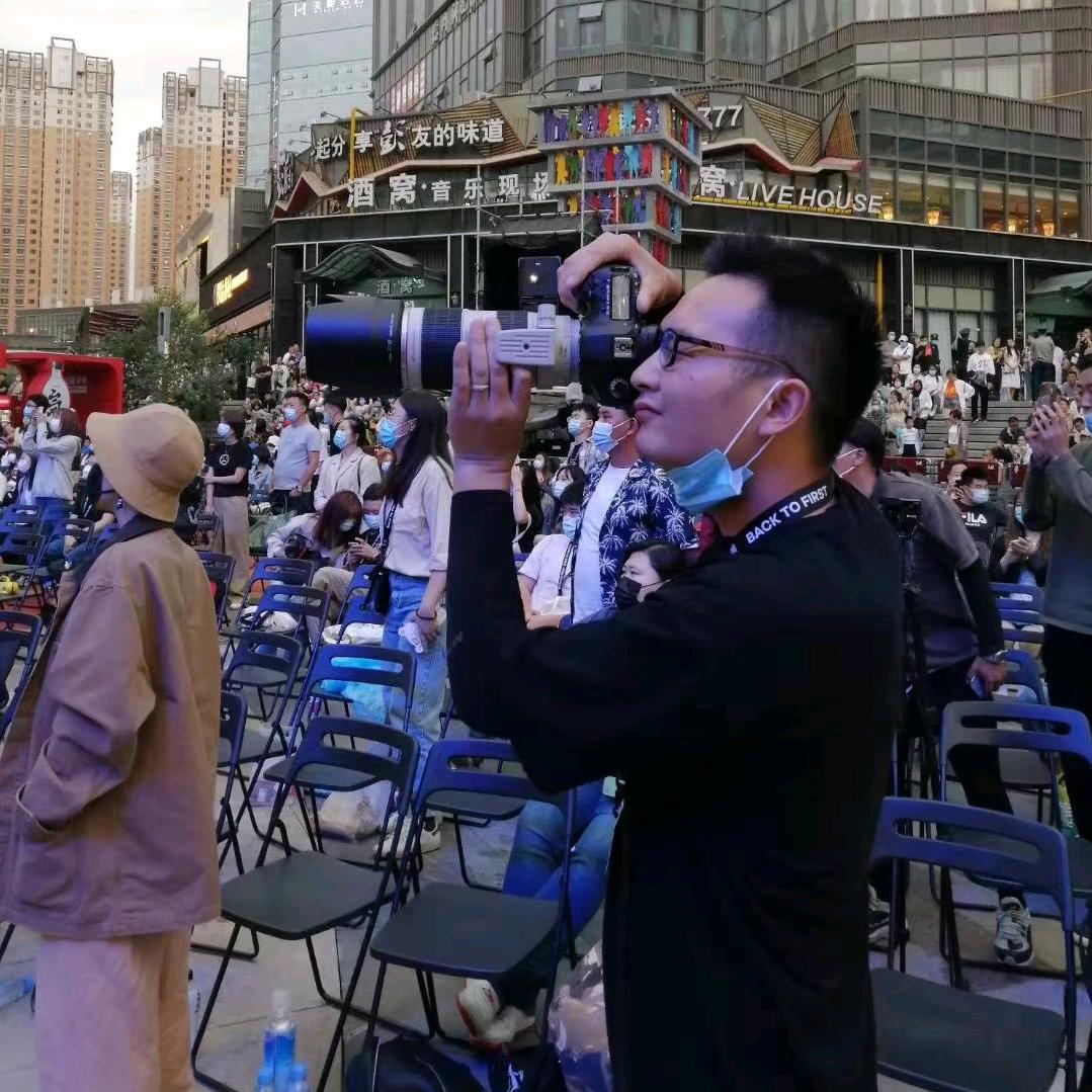 摄影师的副业卖轮胎