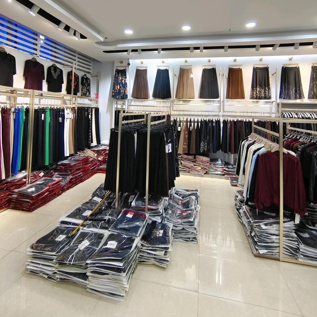 天山区民主西路布格拉美服装店