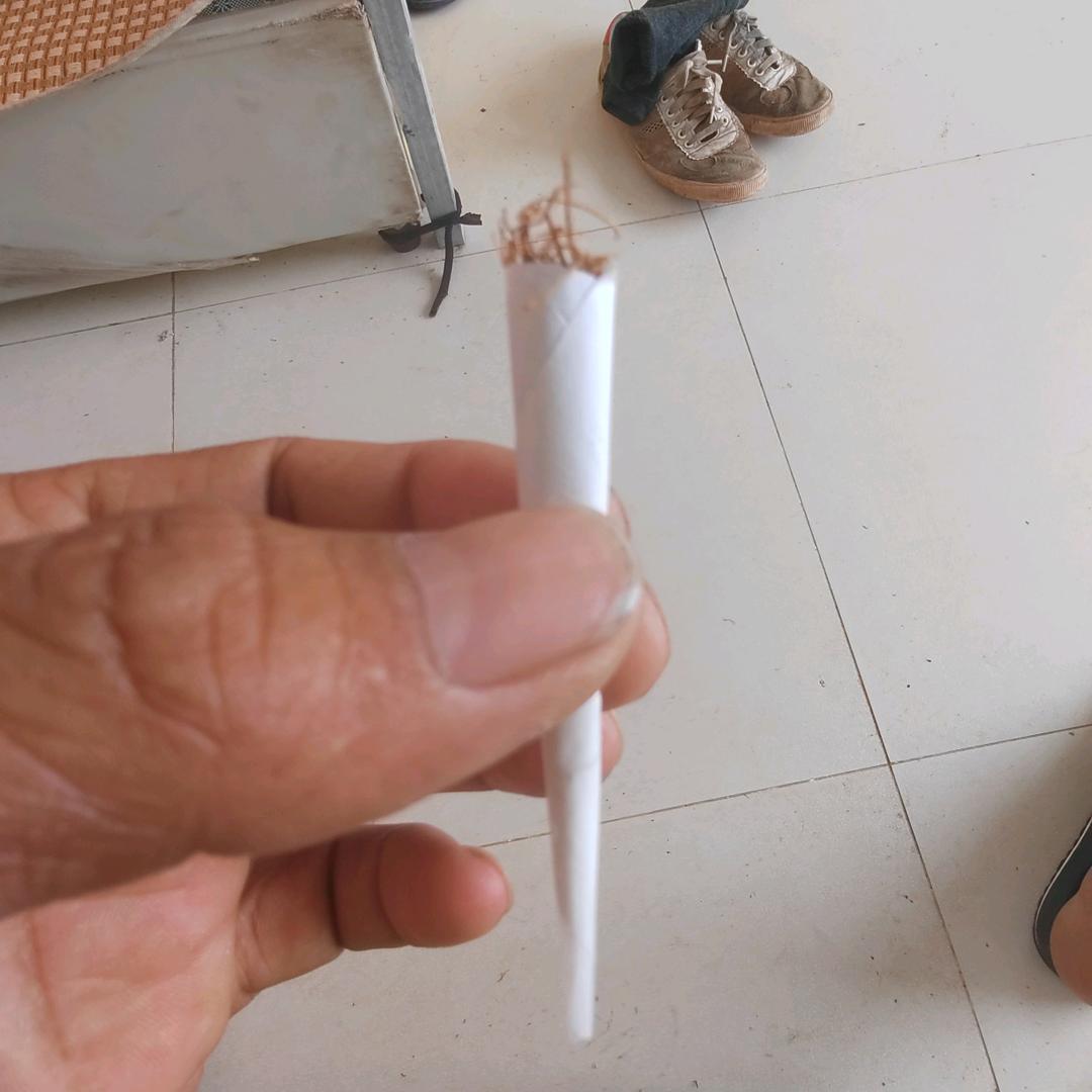 笑起来
