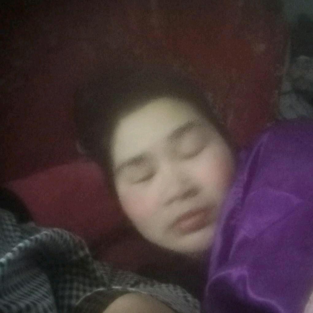 郭艳艳是个残疾人