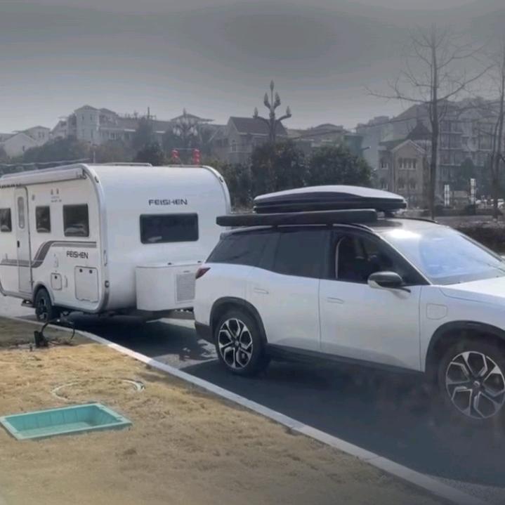 拖着房车流浪地球