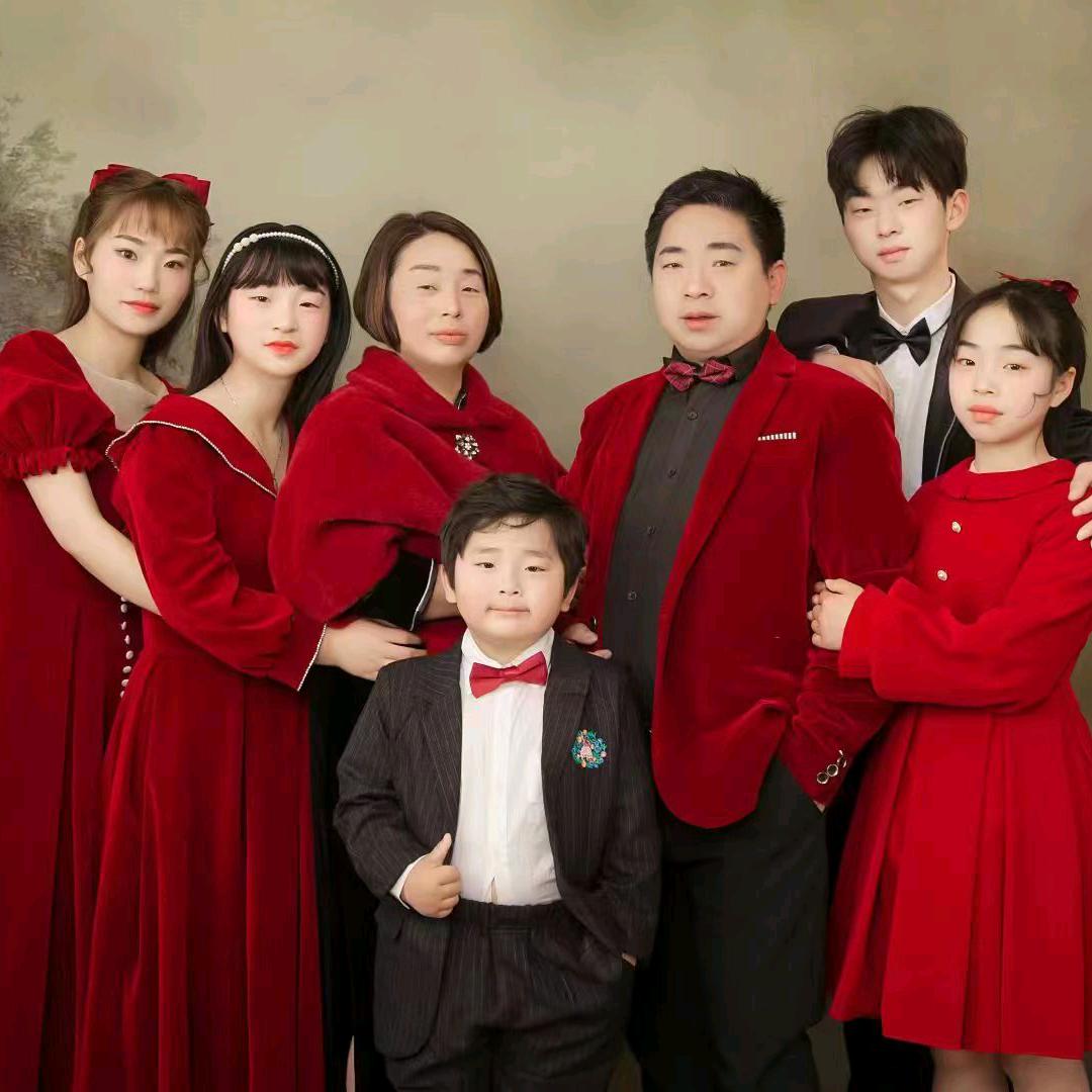 相亲相爱一家人。