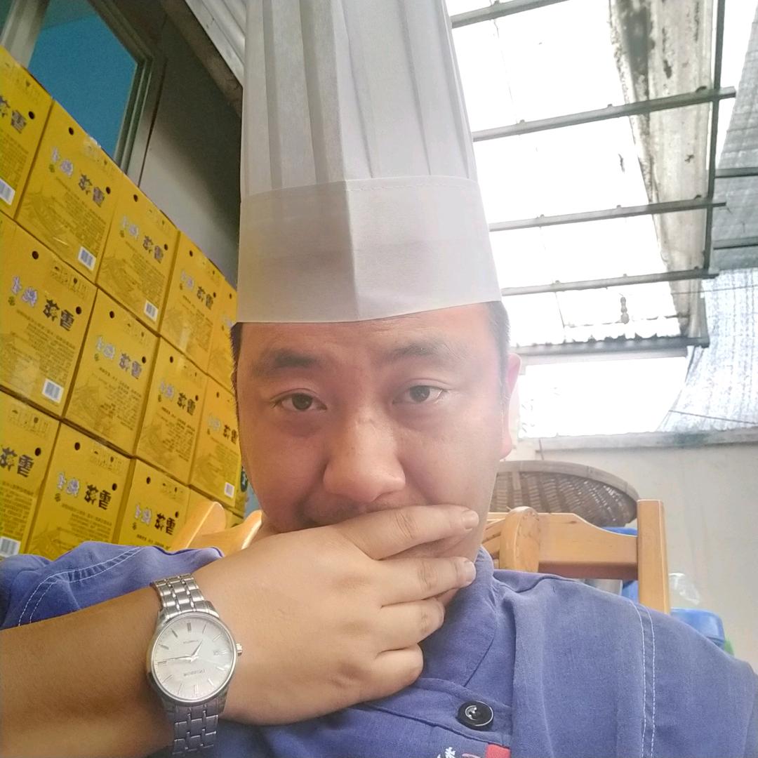 嘉宴里，厨师长陈果