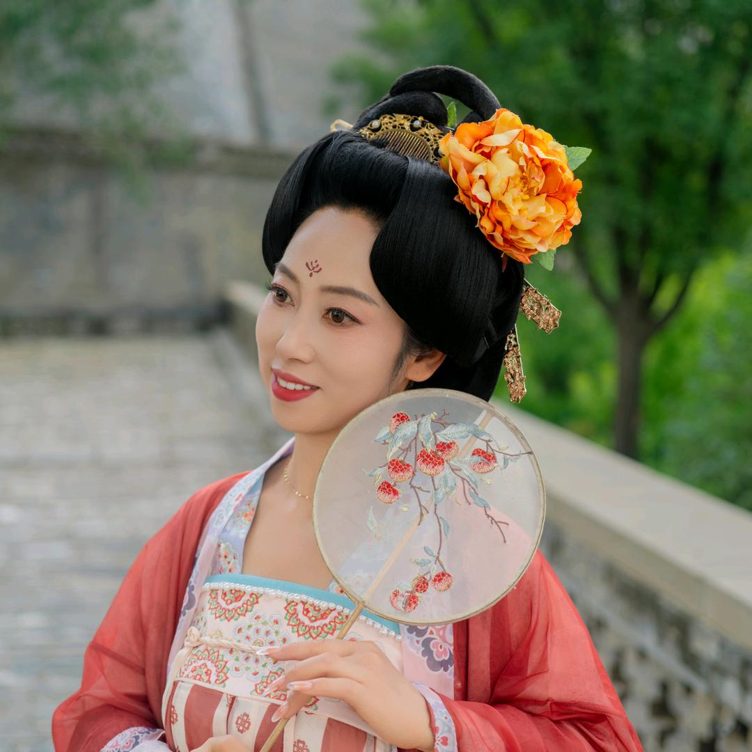 荷花(姐妹舞蹈队队长)(团队招人)