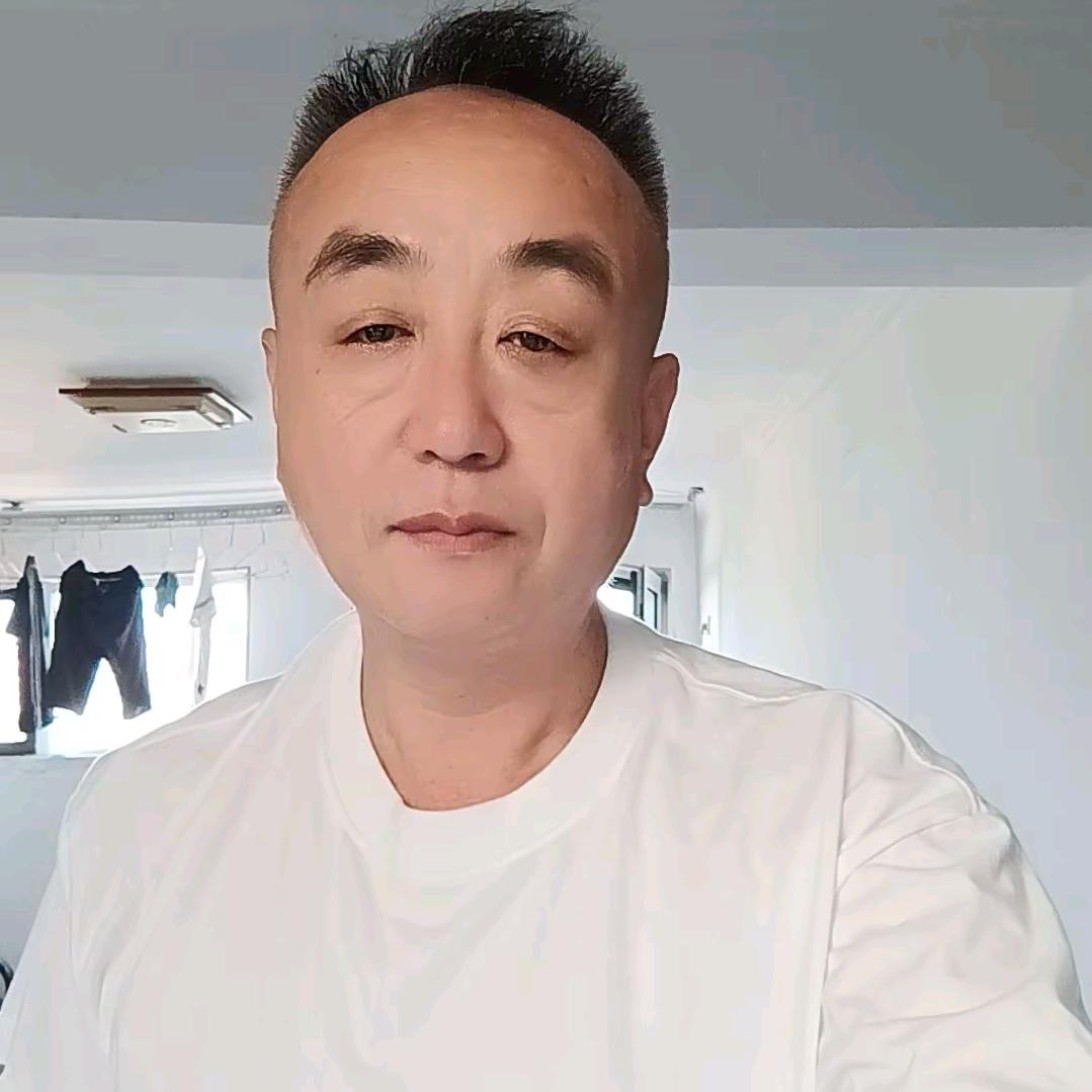 踏雪寻梅