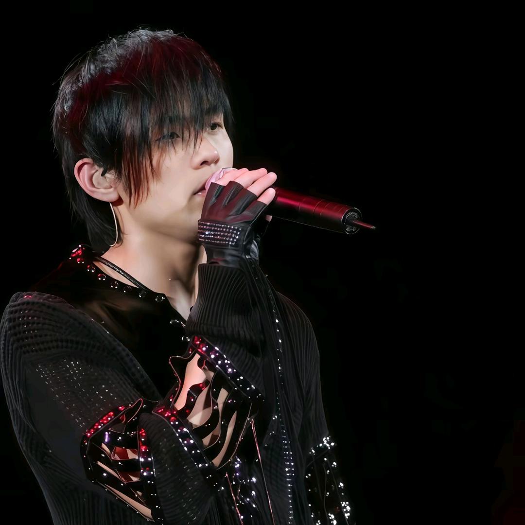 注意看这个女人叫小帅