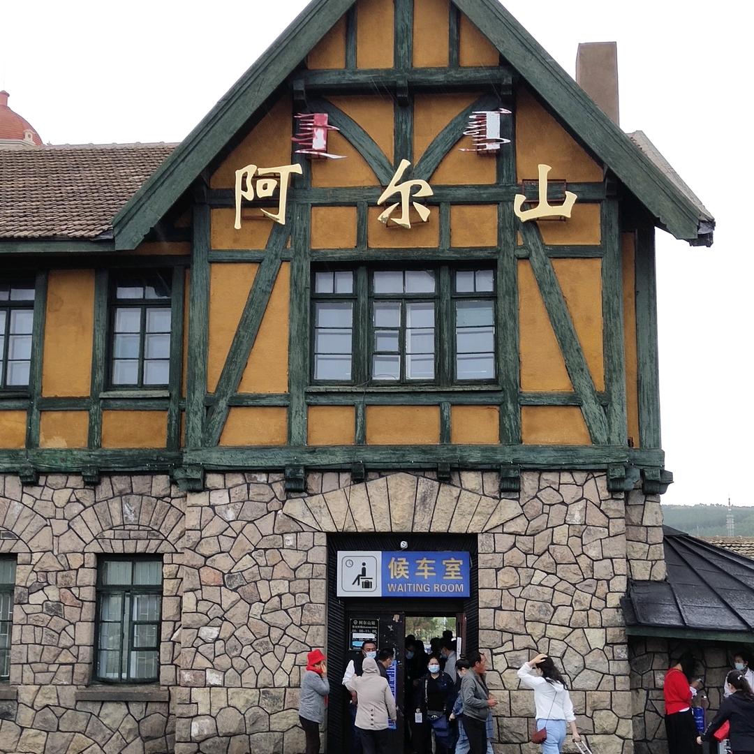 引江河畔篮球公园