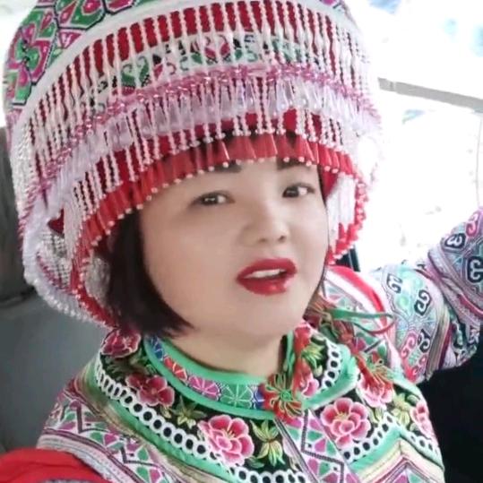 太安苗艺风情舞狮军鼓队李琴