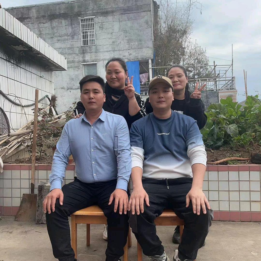 双胞胎大姐（主要营业现宰现杀牛肉）