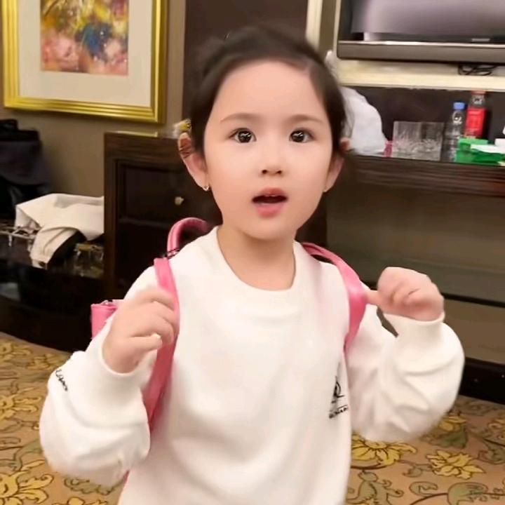 中俄宝贝小莉娜