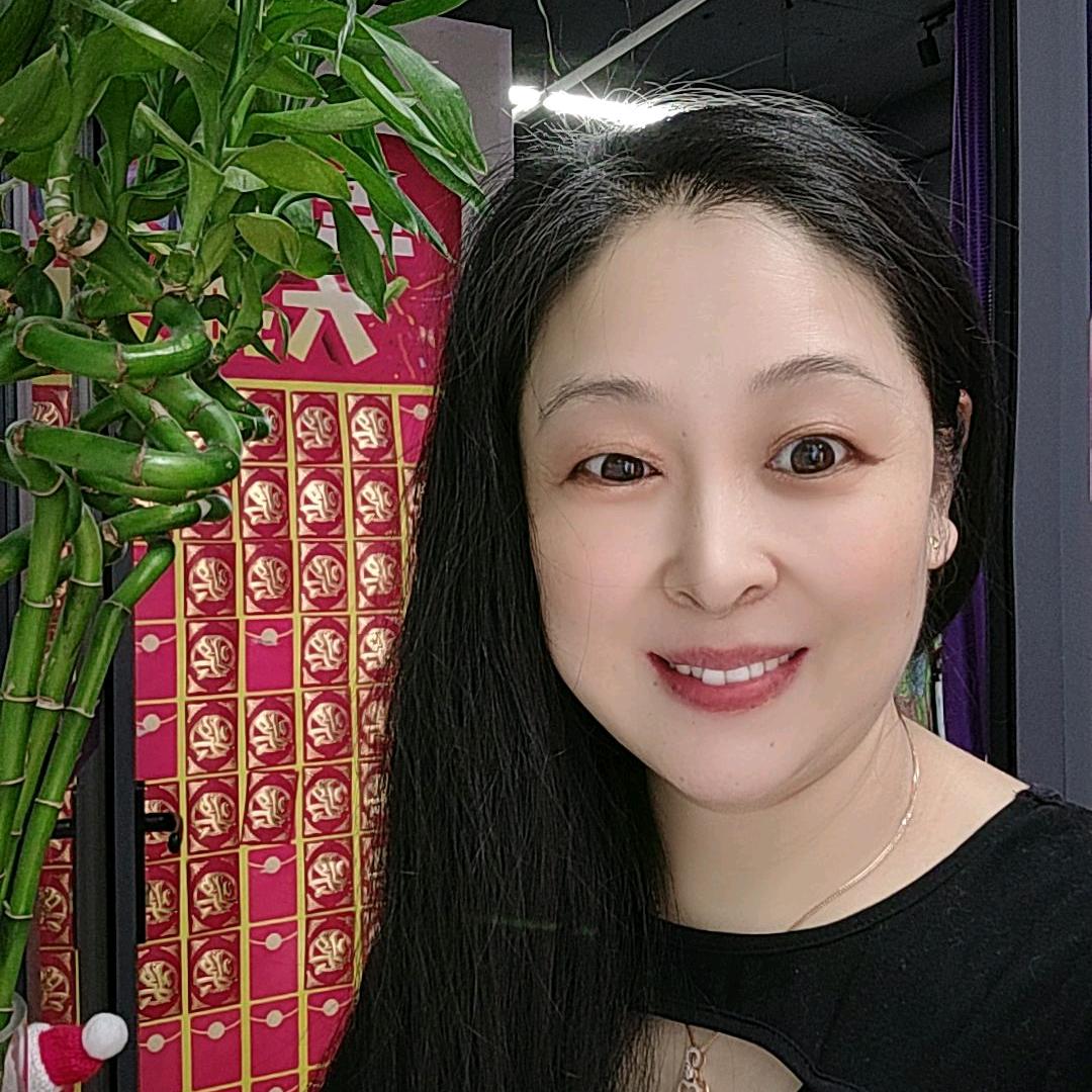 申奚维（橱窗里有好物）