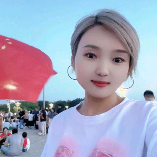 美丽穿肖雨