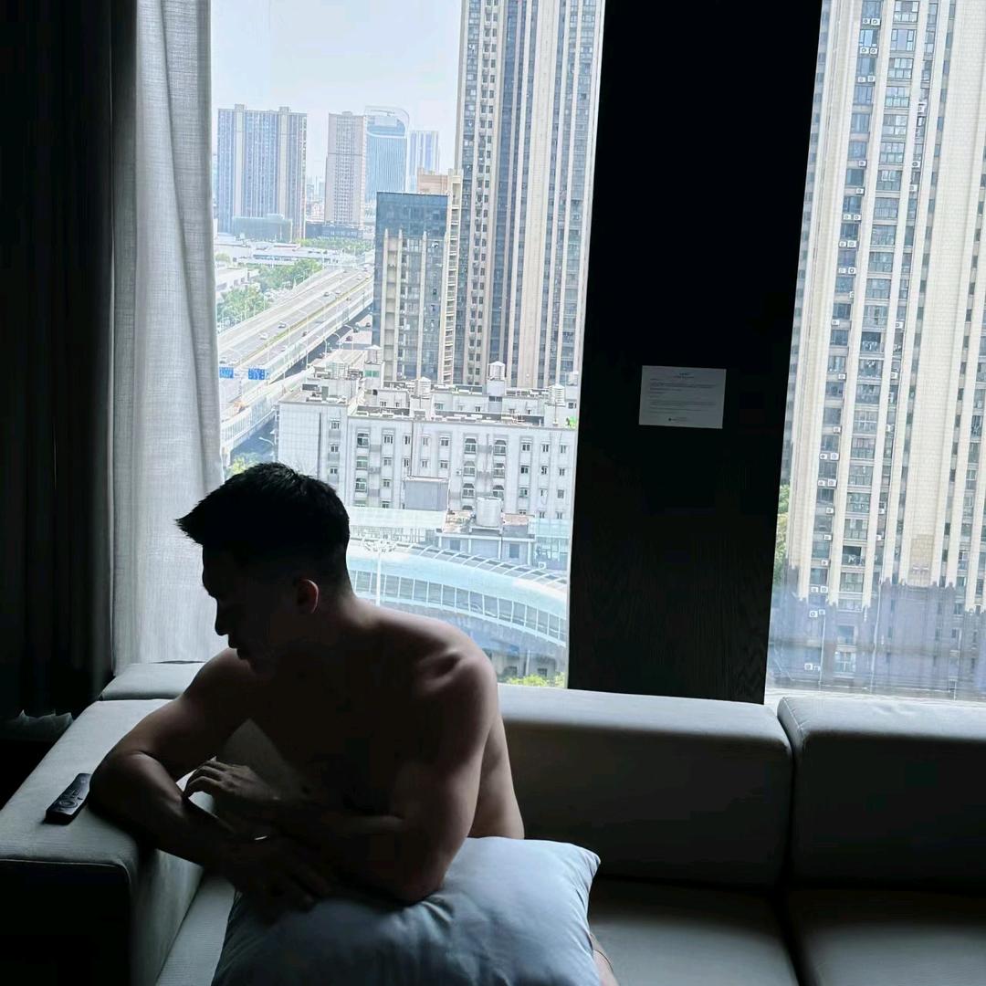 🌈杨杨解决彩虹催婚难题