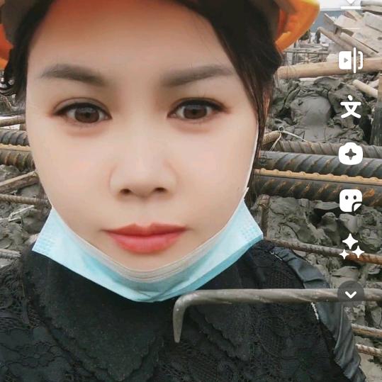 王家丫头。伍家满媳妇。