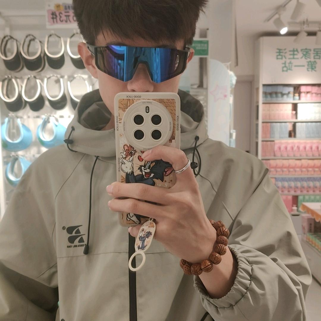 匕首小子（练球中）