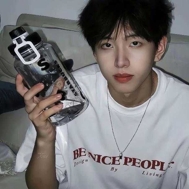 纯情忧郁大蟑螂爱上宇宙无敌性感金刚芭比